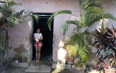 Coronavirus en Venezuela: la joven de 16 años que se convirtió en la maestra de su barrio durante el cierre de escuelas