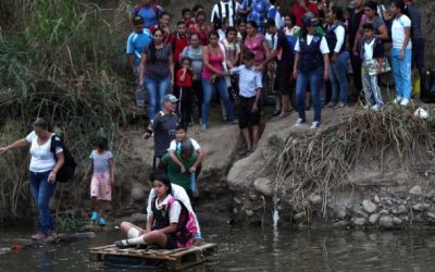 Ir a la escuela, un juego de riesgo para niños venezolanos que cruzan a Colombia