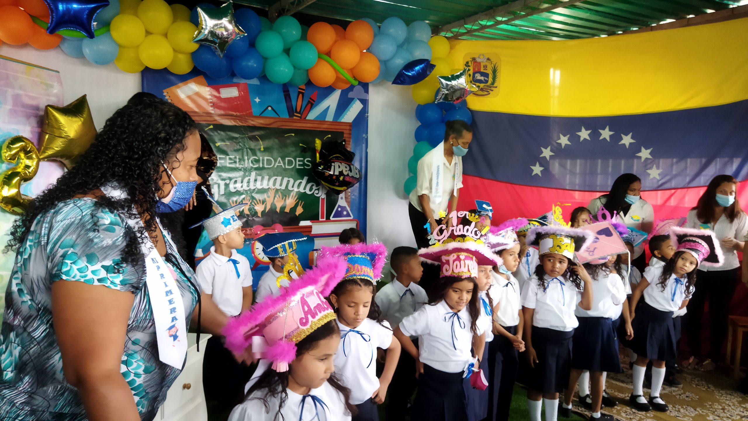 Traje de ceremonia de graduación Traje académico Escuela etiquetada,  mezuniyet, clase, ceremonia de graduación, Universidad png | PNGWing, image size:2560x1440