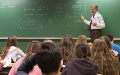 70% de los profesores universitarios tiene otro trabajo
