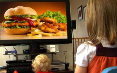 La OMS pide proteger a los niños ante la publicidad de alimentos