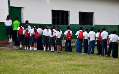 Venezuela: el abandono escolar alcanza a la mitad de las adolescentes