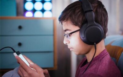 Adolescentes y audición: ¿Cuáles son los hábitos de riesgo y cómo frenar la pérdida?