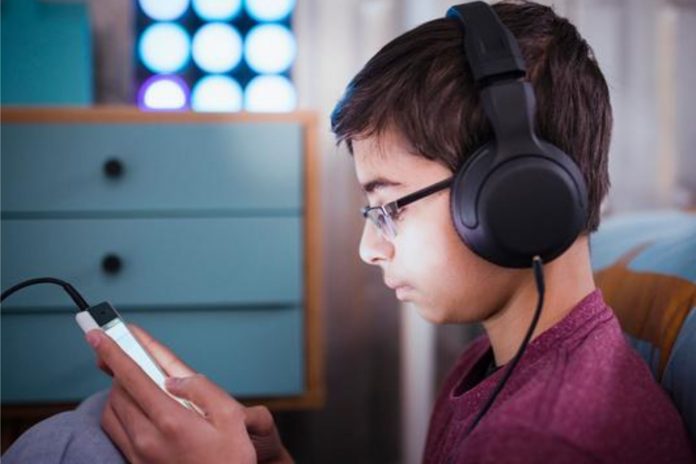 Adolescentes y audición: ¿Cuáles son los hábitos de riesgo y cómo frenar la pérdida? 