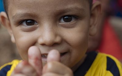 Más de 300.000 niños venezolanos en Colombia necesitan ayuda