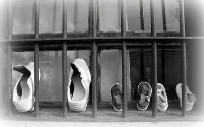 Los peligros que enfrentan los niños visitando cárceles en Venezuela