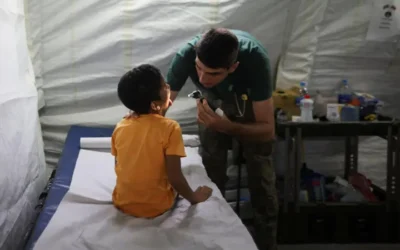 «Ya no quiero ser pediatra. La mirada de esos niños se queda con uno para siempre»: el dolor de los médicos que asisten a los heridos del terremoto en Venezuela