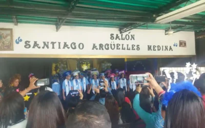 Padres asumen costos de paquetes de graduación en medio de debates sobre exclusión