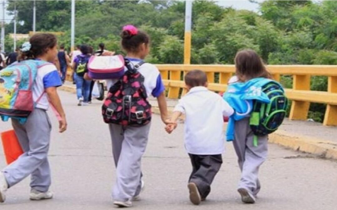 Memorias que iluminan: Caminos de ida y vuelta 