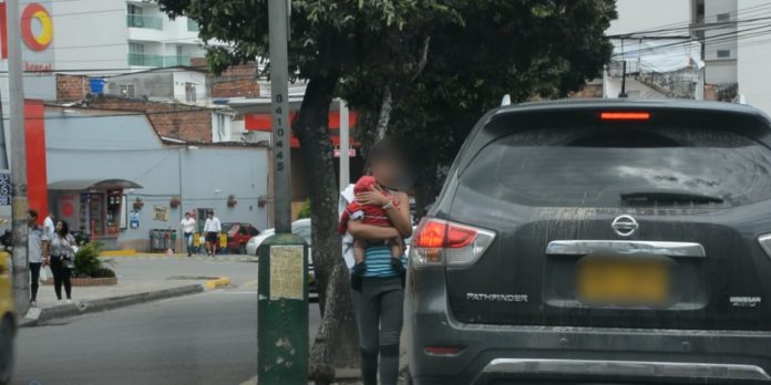 Alquilan niños venezolanos para pedir limosnas en semáforos de Bucaramanga