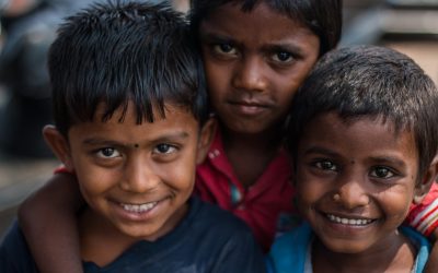 En las manos de niños y adolescentes