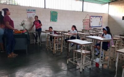 Aulas en ruinas y salarios en desplome: la educación venezolana entre la crisis y la transición