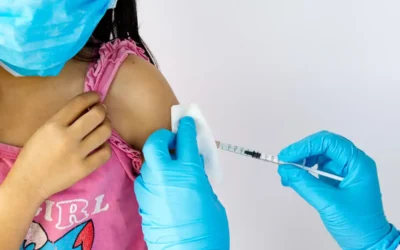 Escasez de vacunas esenciales aumenta riesgo de enfermedades prevenibles en niños y niñas